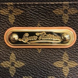 Brand new, unused Louis Vuitton clutch!!!